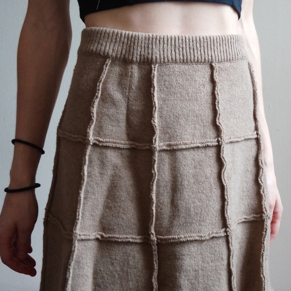 VINTAGE • 70s Wool Mushroom Brown Knit Grid Skirt - Picture 4 of 4